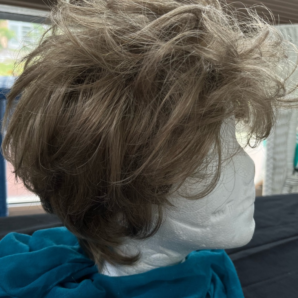 Blonde short wig